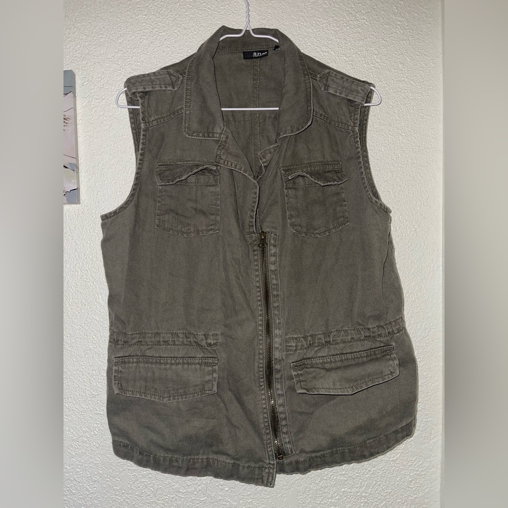 ANA a new approach: army green vest